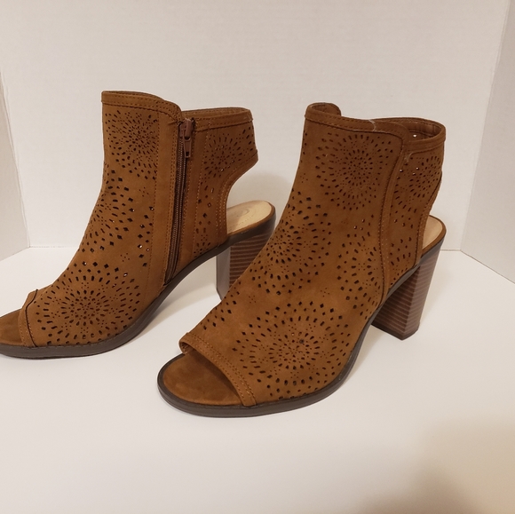 Open Toe Booties - Picture 4 of 6